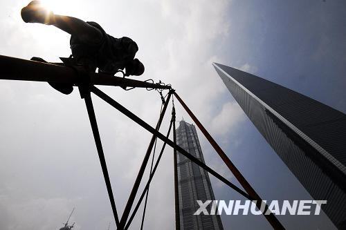 Звание «самого высокого сооружения Китая» завоевал Шанхайский центр, его высота составляет 632 метра 