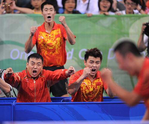 Мужская команда Китая по настольному теннису завоевала золотую медаль в финале командных соревнований