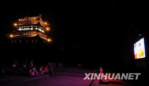  Г. Пинъяо принимает иностранных туристов во время пекинской Олимпиады 