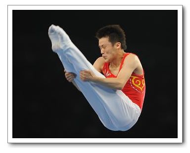 Срочно: Спортсмен из Китая Лу Чуньлун -- чемпион Пекинской Олимпиады по прыжкам на батуте1
