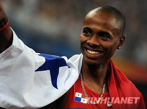Спортсмен из Панамы выиграл в финале Олимпиады по прыжкам в длину среди мужчин