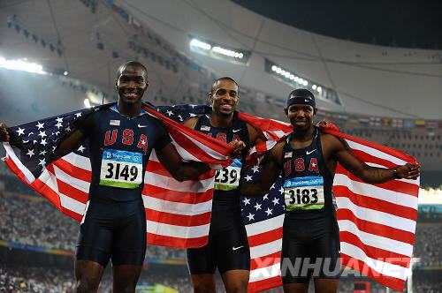 Спортсмен из США Ангело Тэйлор -- чемпион Пекинской Олимпиады в беге с барьерами на 400 м среди мужчин