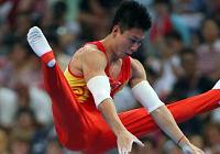 Китайский гимнаст – Ли Сяопэн завоевал золотую медаль в соревнованиях по параллельным брусьям