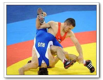 Срочно: Российский спортсмен Б. Сайтиев стал олимпийским чемпионом по вольной борьбе в весовой категории до 74 кг