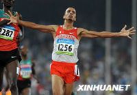 Бегун из Бахрейна Рашид Рамзи -- чемпион Олимпиады-2008 в беге на 1500 м