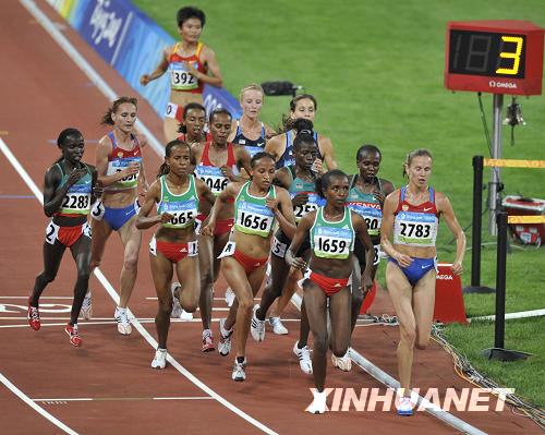 Срочно: Спортсменка из Эфиопии Т. Дибаба выиграла 'золото' в беге на 5000 м на Пекинской Олимпиаде1