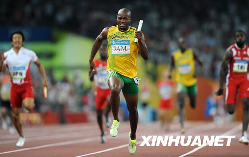 Срочно: Бегуны из Ямайки -- олимпийские чемпионы эстафетного бега 4х100 м1