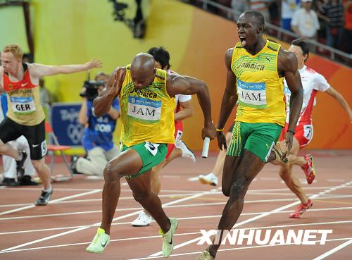 Срочно: Бегуны из Ямайки -- олимпийские чемпионы эстафетного бега 4х100 м2