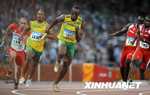 Срочно: Бегуны из Ямайки -- олимпийские чемпионы эстафетного бега 4х100 м4
