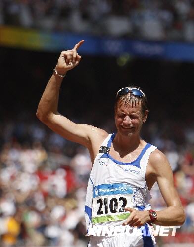 Итальянский спортсмен Алекс Швазер стал чемпионом Олимпиады-2008 по легкой атлетике среди мужчин в спортивной ходьбе на дистанции 50 км.