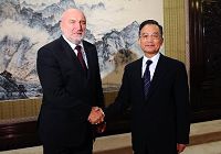 Премьер Госсовета КНР Вэнь Цзябао встретился с премьер-министром Латвии