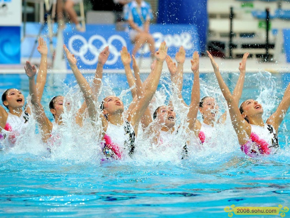 Китайская женская команда в соревнованиях по синхронному плаванию 22 августа