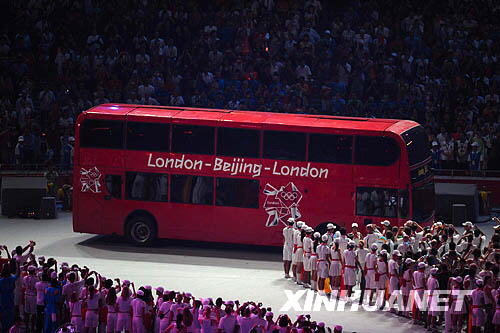 Срочно: Лондон как город-хозяин 30-ых Олимпийских игр в 2012 г. показывает 8-минутное представление в ходе церемонии закрытия Пекинской Олимпиады1