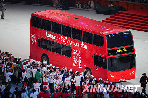 Срочно: Лондон как город-хозяин 30-ых Олимпийских игр в 2012 г. показывает 8-минутное представление в ходе церемонии закрытия Пекинской Олимпиады2