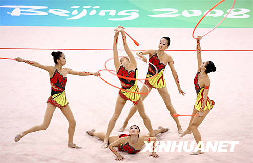 Сборная Китая по художественной гимнастике завоевала серебряную медаль Олимпиады в командном многоборье