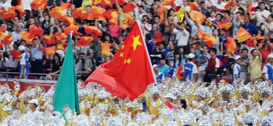 Китайская спортивная делегация входит в «Гнездо»