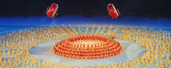 Танец с барабанами на церемонии закрытия Олимпиады Пекина