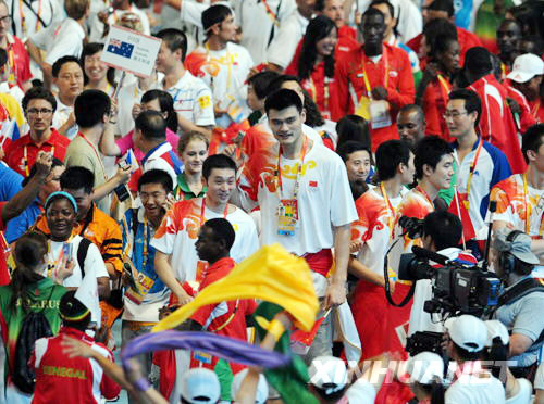 Яо Мин на церемонии закрытия Олимпиады Пекина 