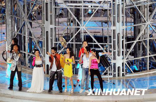 6 китайских и зарубежных певцов выступают на церемонии закрытия Олимпиады Пекина