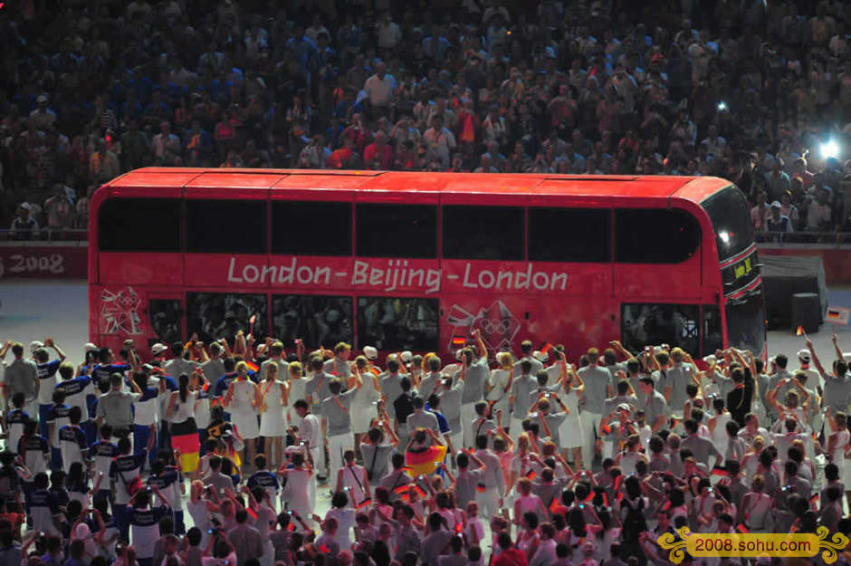 Лондон как город-хозяин 30-ых летних Олимпийских игр в 2012 г. показывает 8-минутное представление