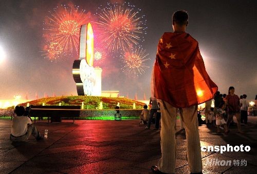 Праздничный фейерверк в честь закрытия успешно прошедшей Олимпиады Пекина