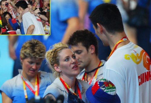 Фотоальбом красивой австралийской баскетболистки, которая обнимала Яо Мина на церемонии закрытия Олимпиады-2008