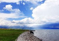 Сказочный пейзаж на озере Сайлиму в Синьцзян-Уйгурском автономном районе