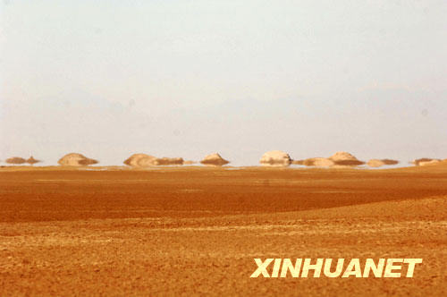 Мираш в пустыне у котловины Чайдаму в провинции Цинхай