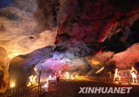 Чудесные пещеры «Сяньжэньдун»