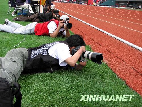 Известный фотограф без рук – Чжэн Лунхуа