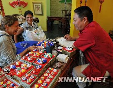 Китайское народное рукоделие пользуется большой популярностью в Паралимпийской деревне