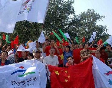 Завершился первый день пекинского этапа эстафеты огня Паралимпиады-2008