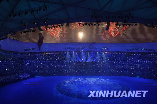 Прекрасный ослепительный фейерверк на церемонии открытия Паралимпиады-2008