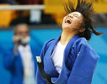 Китайская дзюдоистка -- чемпионка Пекинской Паралимпиады в весовой категории до 52 кг