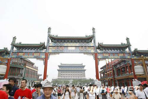 За первый месяц после открытия улица Цяньмэнь приняла 4,42 млн. туристов