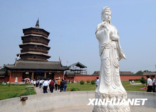 Каменная пагода в провинции Шаньси привлекает множество туристов