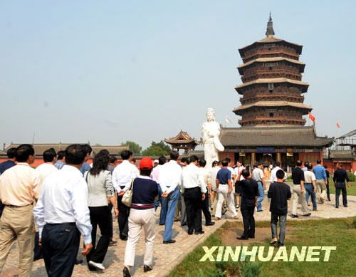 Каменная пагода в провинции Шаньси привлекает множество туристов