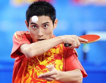 Китаец Фэн Паньфэн - чемпион Пекинской Паралимпиады по настольному теннису в категории М3