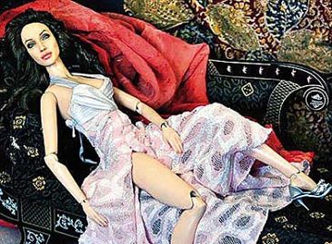 Кукла – копия Анджелины Джоли продается за 3350 долларов США