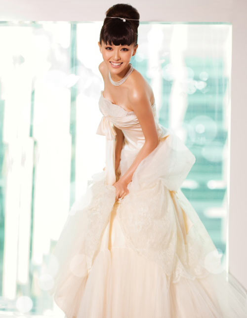 Свежая Тан Янь в модном свадебном платье 4