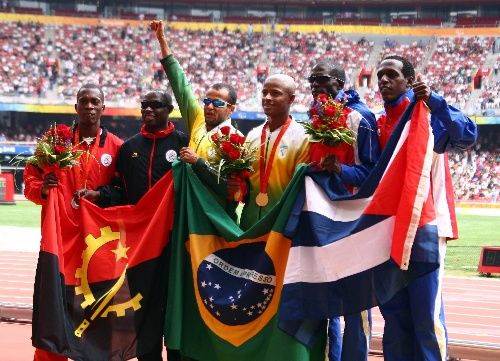 Спринтер из Бразилии -- чемпион Пекинской Паралимпиады по бегу на дистанции 200 м в категории Т11