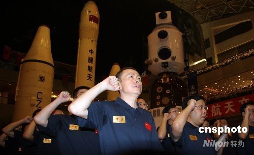 Состоялась церемония, посвященная отправке на космодром ракеты-носителя «Чанчжэн-2F» (Великий поход-2F)