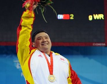 Китайский тяжелоатлет Ци Дун -- чемпион Пекинской Паралимпиады в весовой категории до 100 кг