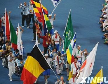 Спортсмены-участники паралимпийских соревнований вышли на арену Национального стадиона 'Птичье гнездо'