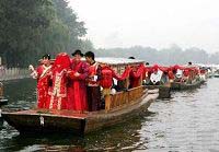 Традиционная китайская свадьба на озере Шичахай в Пекине