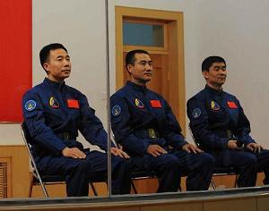 Встреча экипажа пилотируемого космического корабля «Шэньчжоу-7» с журналистами