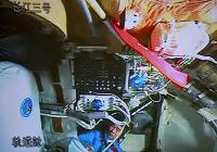 Экипаж 'Шэньчжоу-7' приступил к сборке и тестированию скафандра для выхода в открытый космос