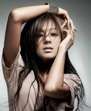 Сексуальная певица Цай Янь