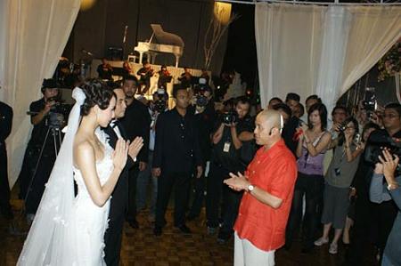 Роскошная свадьба Ху Цзин