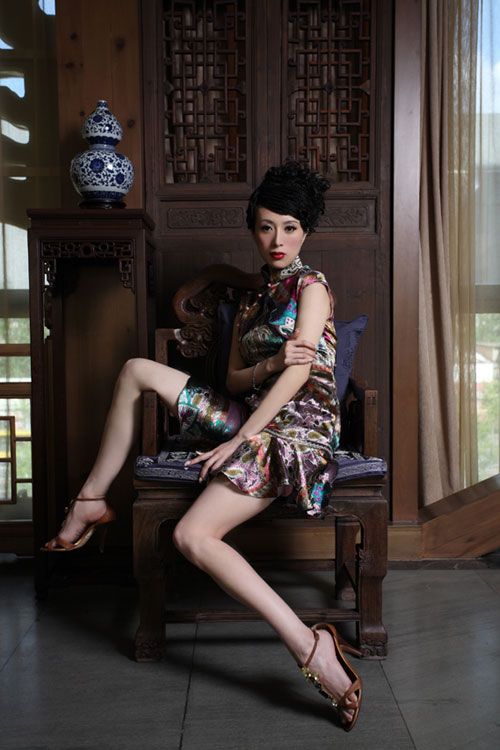 Цзинь Цяоцяо – красавица в ципао в древнем доме